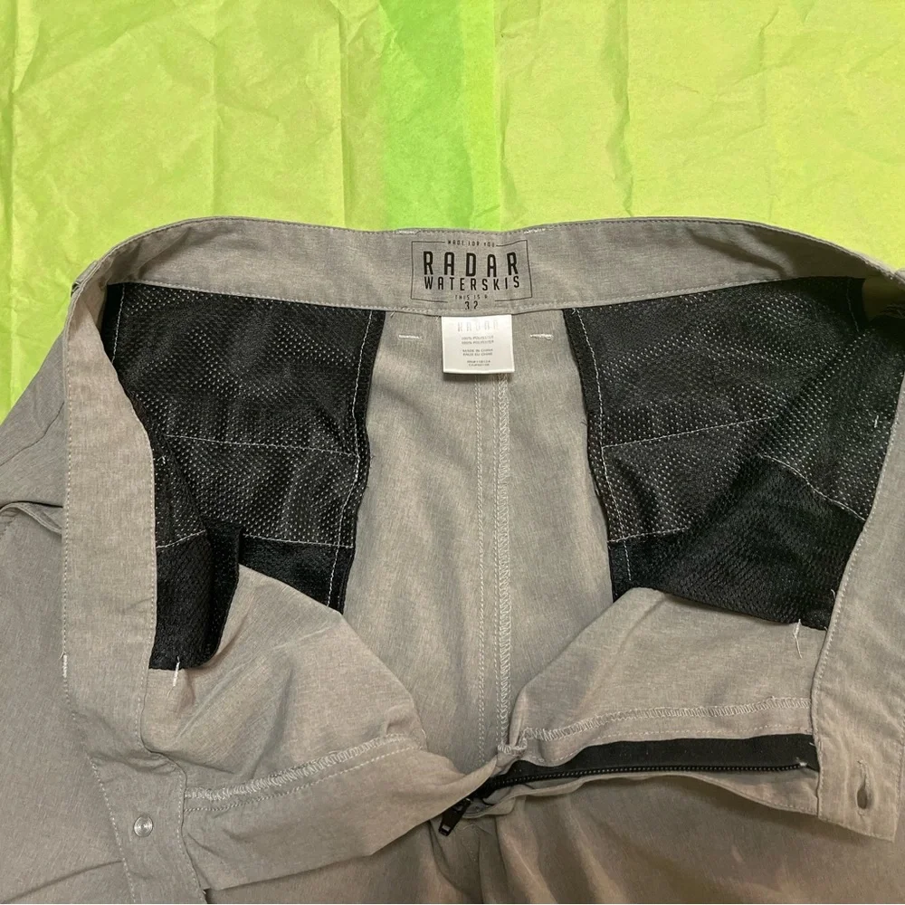 Gray RADAR waterskis Hybrid Shorts 100% polyester men’s size 32 with pockets